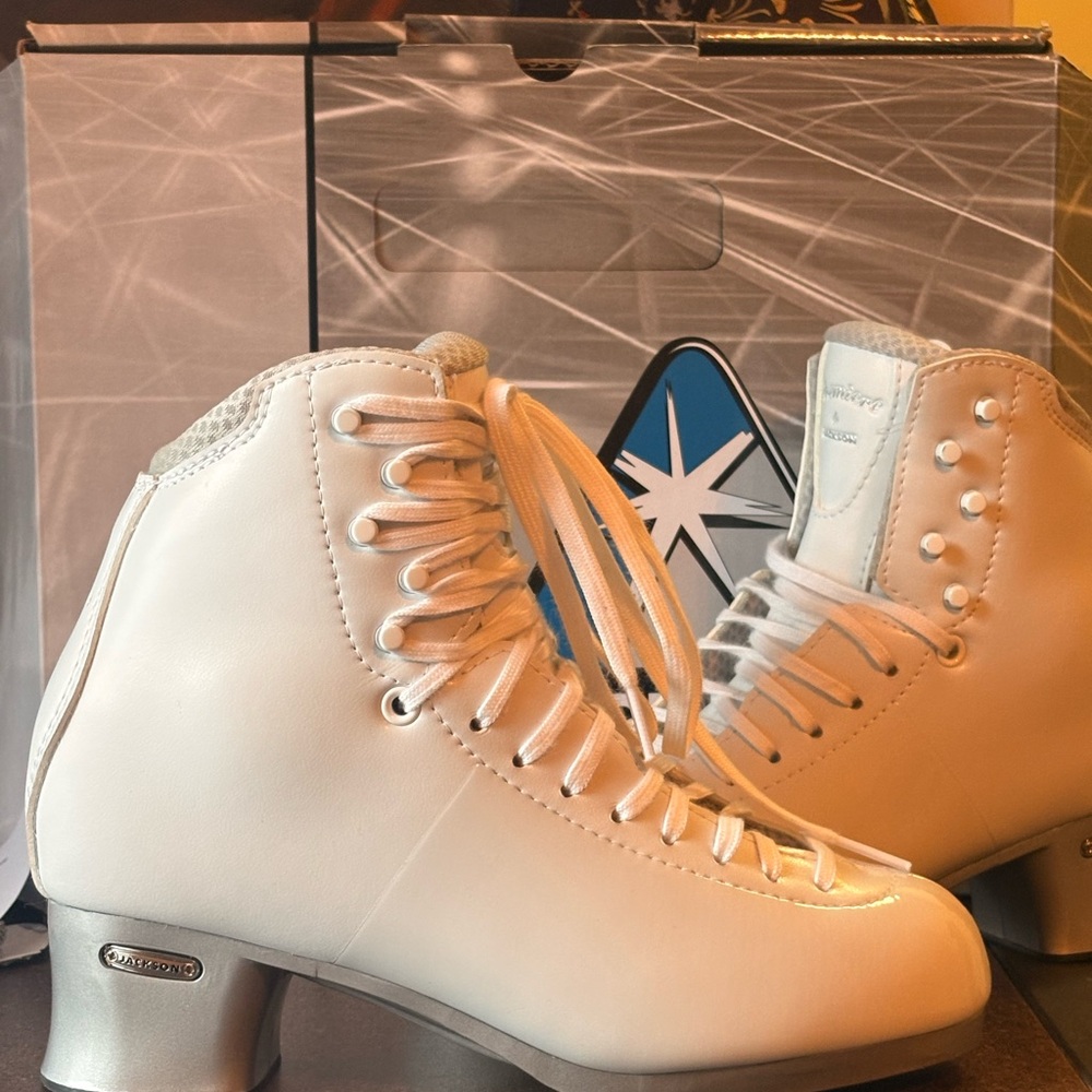 White Women's Figure Skates - Jackson premiere 7.5 R